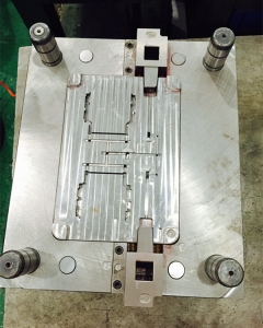 外殼塑料模具201330，深圳塑膠模具廠，精密模具加工